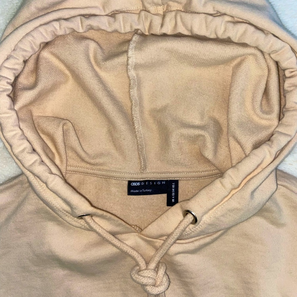 Cream colored hoodie, slight crop top, US size 2, UK 6, EU 34